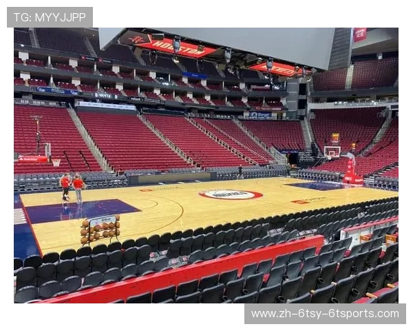 火箭队更换主场地板的具体原因是什么，球员反馈如何